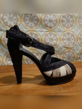 STUART WEITZMAN Woven Raffia Upper & Wrapped Heeled Platform Sandals, size 5½